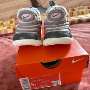 NWT Nike Dynamo Free SE (TD) Kids Size 5c